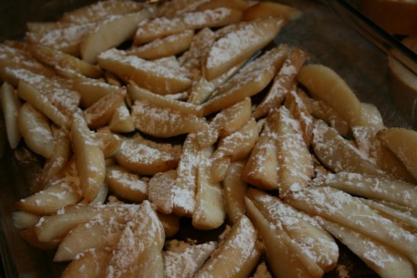 sliced pears sprinkled with flour
