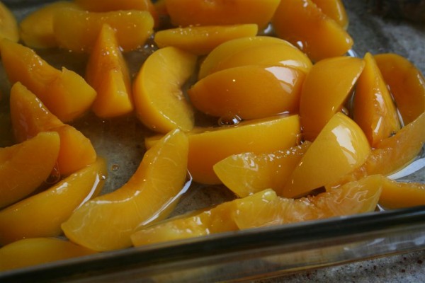 sliced peaches