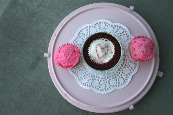 vintage cake holder with cupcakes