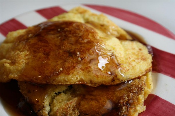 corn cakes with syrup
