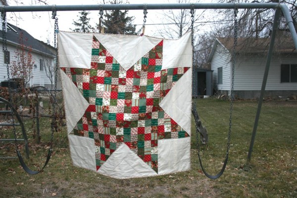 Christmas Star Quilt - Hopeful Homemaker